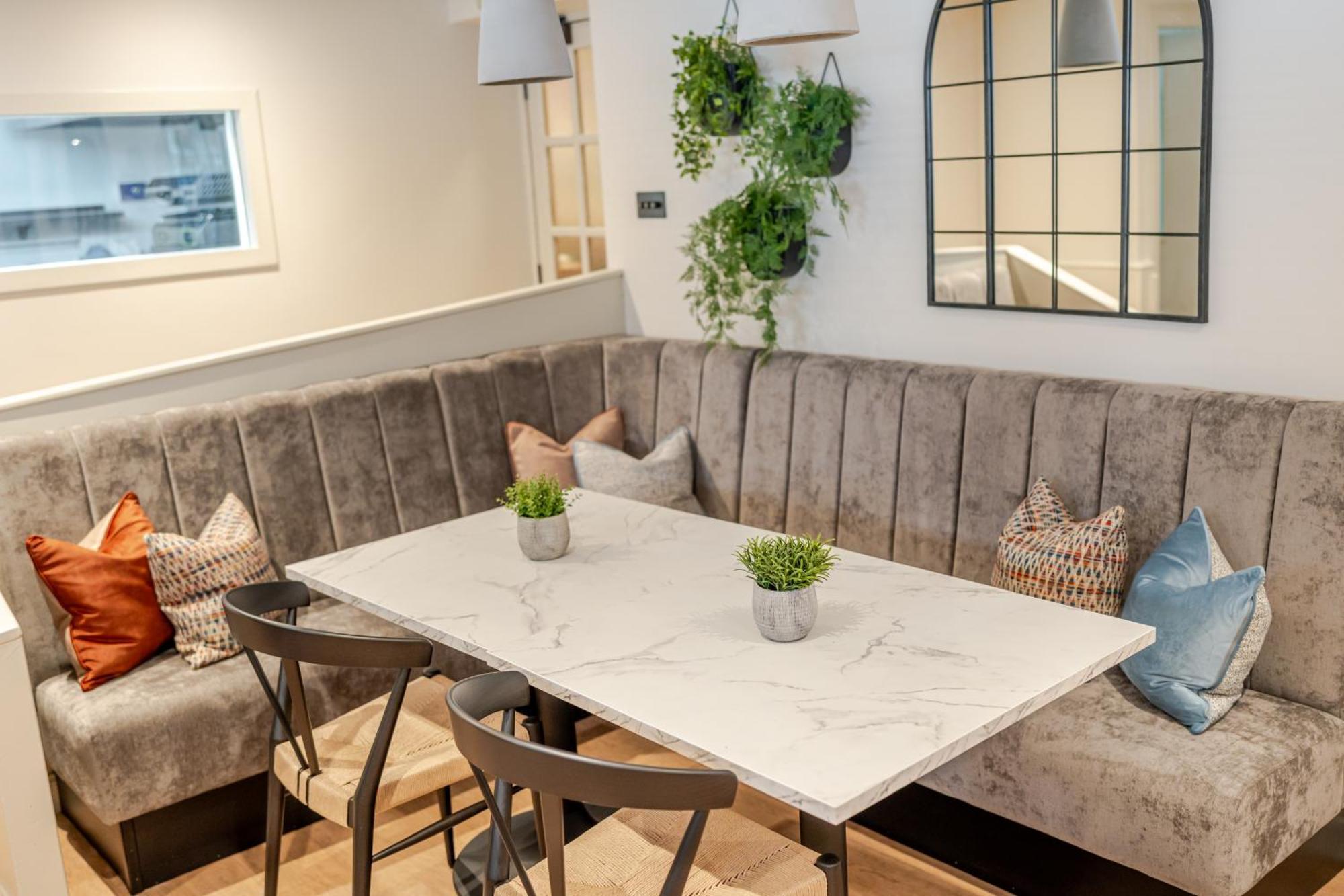 Grove House 3*