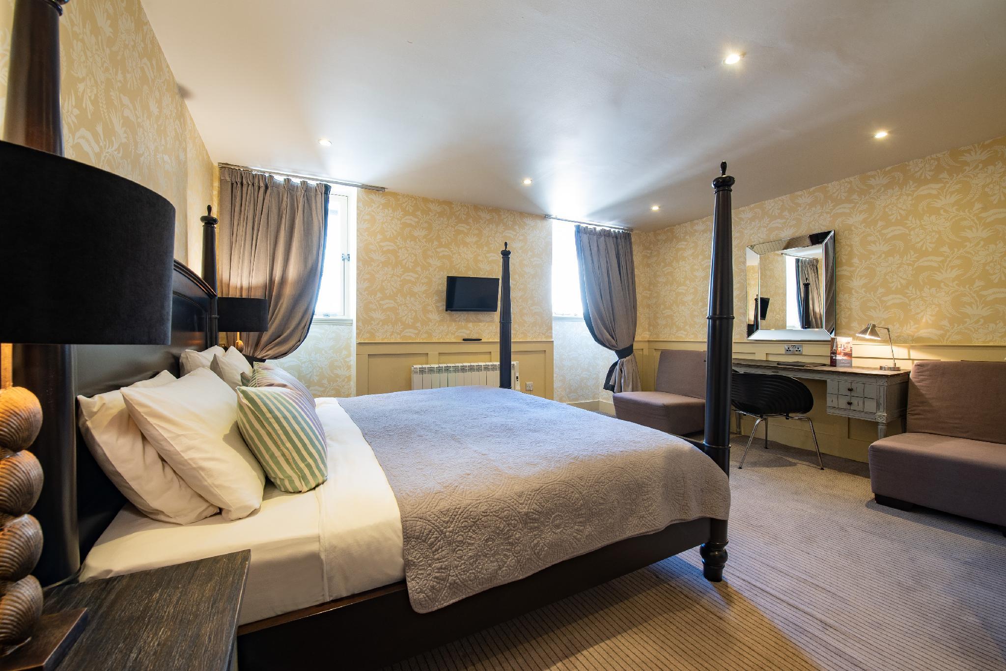 Grove House 3*